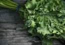 Mulher morre após comer falsa couve em MG; planta tóxica foi servida em almoço de família