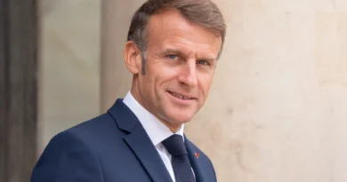 Macron cede, e França suspende reforma da Previdência até eleição presidencial de 2027