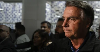 Plano do PL para contornar campanha sem Bolsonaro inclui boneco de papelão e IA