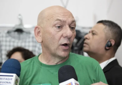 Luciano Hang processa Tuca Andrada por posts após incêndio em loja da Havan