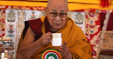 Dalai Lama nega qualquer vínculo após citações em arquivos de Epstein