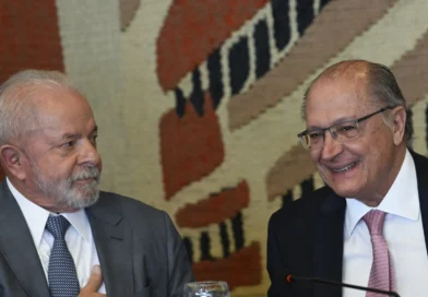 Alckmin avisou a petistas que não será candidato em SP se for tirado da vice de Lula