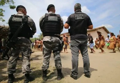 Vereador avança com carro contra indígena em bloqueio de via no Pará