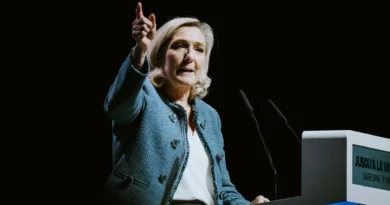 Le Pen diz que não fará campanha à Presidência da França se tiver de usar tornozeleira eletrônica