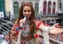 Anitta arrasta multidão para bloco em reta final do Carnaval no Rio