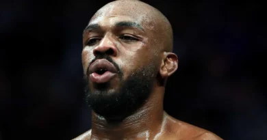 Jon Jones rebate Dana White e pede demissão do UFC