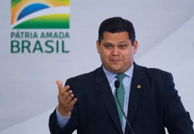 Alcolumbre diz que se Lula quer falar com ele, deve procurá-lo