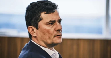 Moro faz acordo com Flávio Bolsonaro para concorrer a governo do Paraná