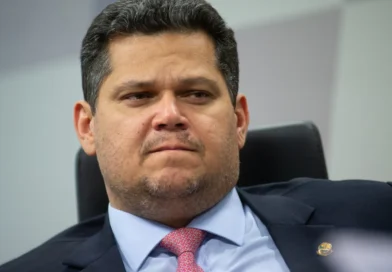 Alcolumbre diz que quer decidir sobre sigilo de Lulinha e que vai ouvir advocacia do Senado