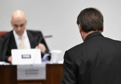 Moraes autoriza prisão domiciliar de Jair Bolsonaro com tornozeleira