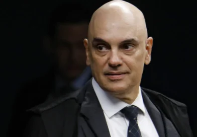 Nikolas Ferreira pede prisão de Moraes por mensagens de Vorcaro