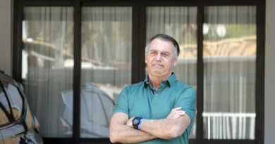 Bolsonaro está estável e tem melhora na função renal, diz boletim médico