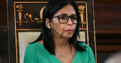 Delcy troca todo o comando militar da Venezuela após demitir ministro da Defesa