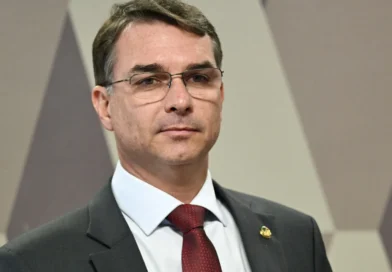 ‘Tem que virar a página da desconfiança com Michelle e Tarcísio’, diz Flávio Bolsonaro