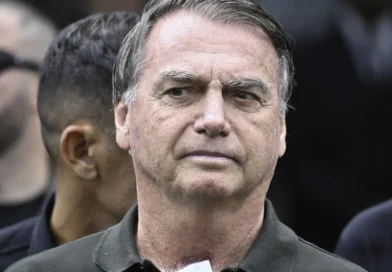 Bolsonaro diz em carta lamentar críticas da direita a Michelle e aliados