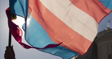 COI proíbe atletas trans de disputarem categoria feminina nas Olimpíadas