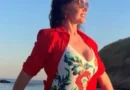 Luma de Oliveira, aos 61, impressiona ao surgir em passeio de lancha