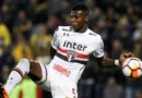 São Paulo se irrita e quer negociar Arboleda após ‘sumiço’ no clube