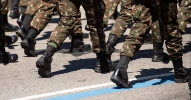 Exército prende militares condenados por trama golpista após ordem de Moraes