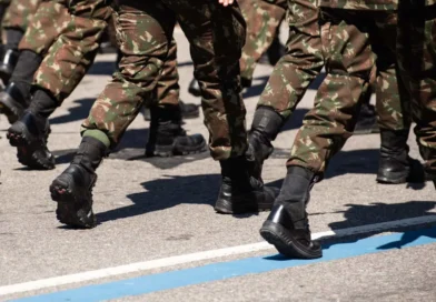 Exército prende militares condenados por trama golpista após ordem de Moraes