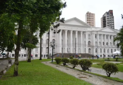 Polícia investiga suposto desafio para estuprar aluna de medicina na UFPR