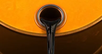 Petróleo começa semana em alta, cotado em US$ 101 o barril, com impasse sobre guerra no Oriente