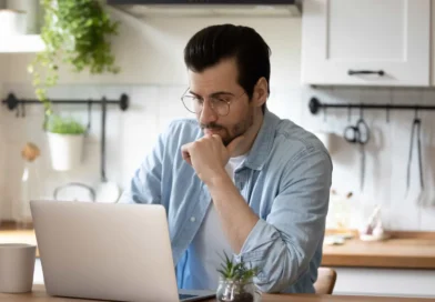 Emojis no trabalho podem prejudicar sua imagem profissional, diz estudo