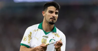 Palmeiras derrota Bragantino para manter liderança no Brasileiro