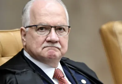 Estamos imersos em crise, e STF tem que refletir sobre seus limites, diz Fachin