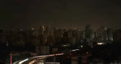 Consumidores ficaram 9,3 horas em média sem energia em 2025, diz Aneel; redução é de 9,2%