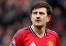 Maguire recusa proposta milionária e renova com o Manchester United