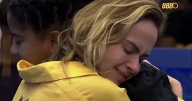 Brothers se emocionam com recados de artistas no BBB 26