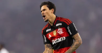 Flamengo passeia com direito a golaço de Plata e amplia crise no Atlético-MG