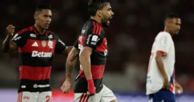 Flamengo vence Bahia, homenageia Oscar Schmidt e chega à vice-liderança