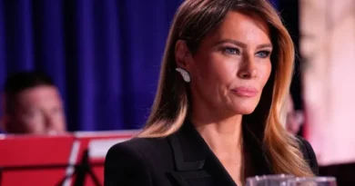“Expressão de pânico”. Reação de Melania após ouvir tiros vira meme