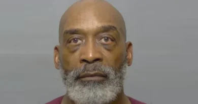 Homem que escreveu livro sobre como amar uma mulher é preso por bigamia