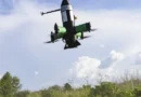 Depósito de petróleo russo em chamas após ataque de drones ucranianos