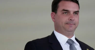 Flávio Bolsonaro vai suspender reforma tributária, diz coordenador