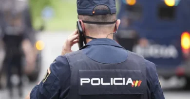 Homem mata ex-mulher na rua na Espanha; testemunhas acorrentam suspeito