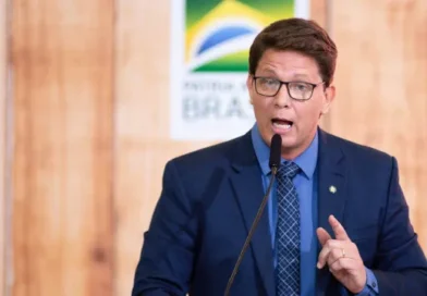 Câmara informa ao STF que viagens de Mário Frias ao exterior ainda estão ‘em apreciação’