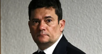 Moro se lança no PR ao lado de Flávio, ataca Lula e chama ato de Trump sobre PCC e CV de ‘extraordinário’