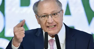 Quem tem que portar arma é a polícia, que é profissional, diz Geraldo Alckmin