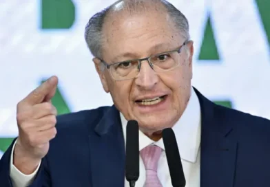 Quem tem que portar arma é a polícia, que é profissional, diz Geraldo Alckmin