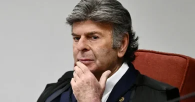 Fux acompanha Mendonça e vota para manter pai e primo de Vorcaro presos