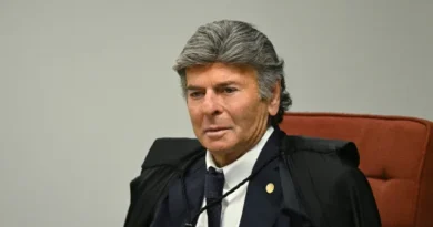 Fux acompanha Cármen Lúcia e vota contra redução de inelegibilidade na Lei da Ficha Limpa