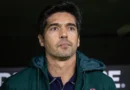 Conmebol abre investigação contra Abel Ferreira por ‘caso do dedo do meio’