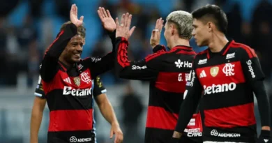 Flamengo vence, deixa o Grêmio no Z4 e fica mais perto do Palmeiras