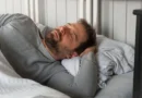 Veja o que acontece com seu corpo ao dormir do lado esquerdo