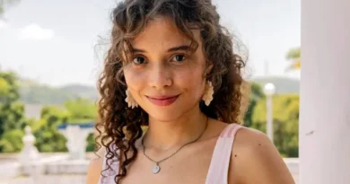 ‘Sempre gostei de parecer comigo’, diz Julia Lemos, que vive ‘patinho feio’ em novela