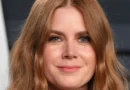 Amy Adams relata como ajudou a salvar homem esfaqueado no pescoço